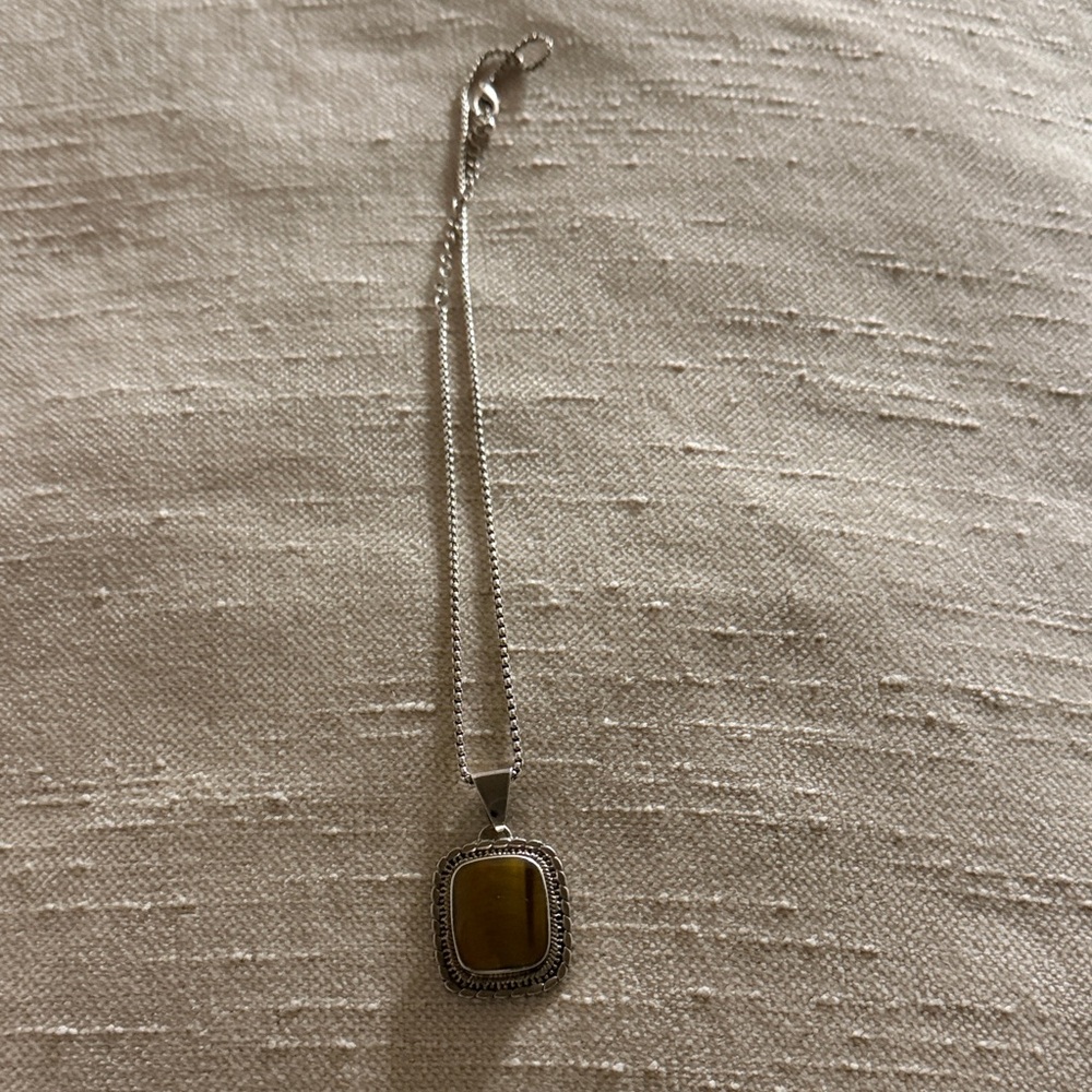 Chic Silver Necklace with Gold-Toned Pendant